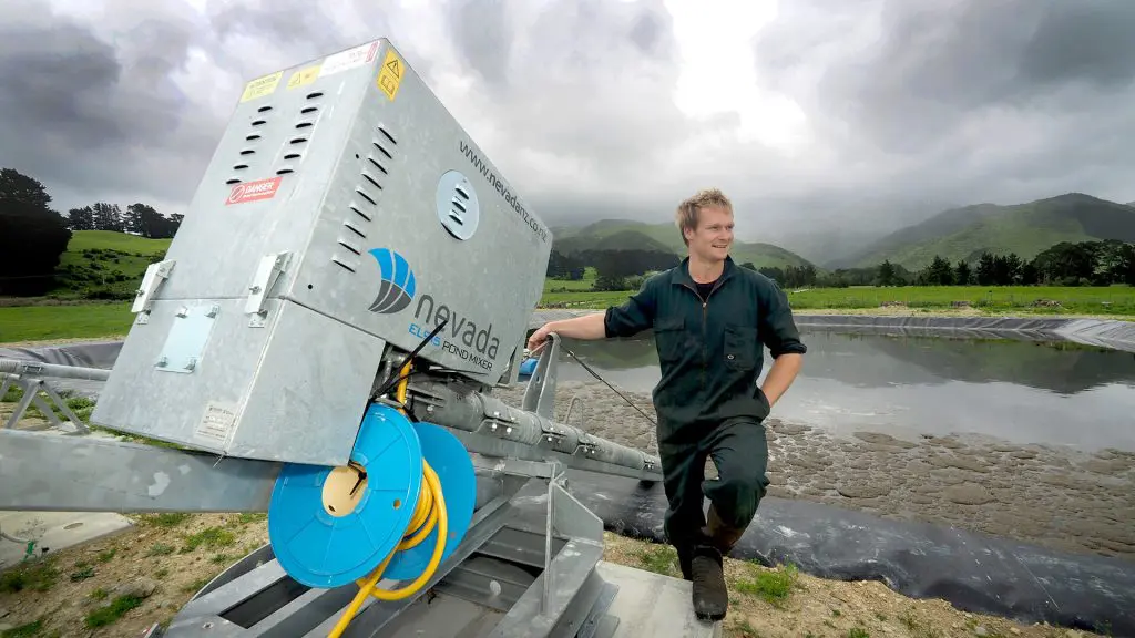 Kevin Mixed A Superb Effluent Management System 3 Kevin Hull with his Nevada Electric Stirrer by an effluent pond