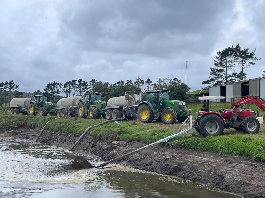Slurry Tanker: LJS Contracting’s Success in Effluent Spreading 2 Contractors using 3 x Tandem Slurry Tankers to extract effluent
