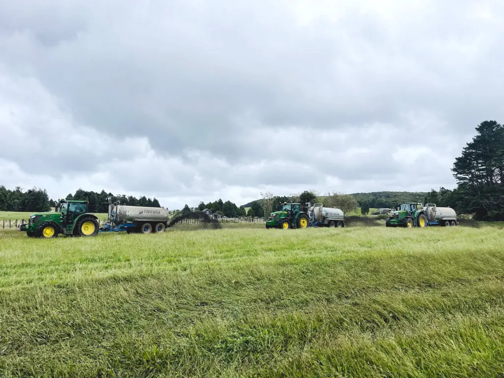 Slurry Tanker: LJS Contracting’s Success in Effluent Spreading 1 Contractors using 3 x Tandem Slurry Tankers to spread effluent