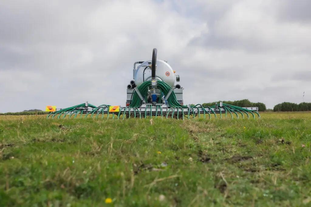 The Benefits of a Trailing Shoe 1 Nevada Trailing Shoe can apply effluent directly under the crop