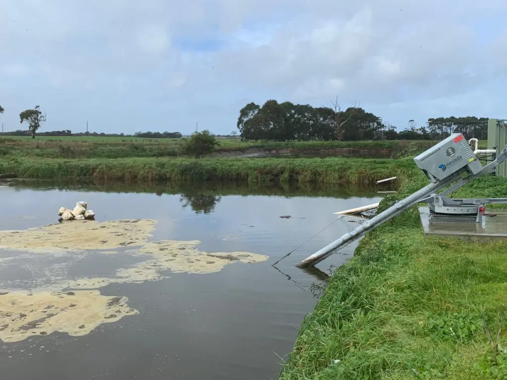 Ian and his son Matthew caused a stir in South Gippsland 1 Nevada Electric Stirrer in pond