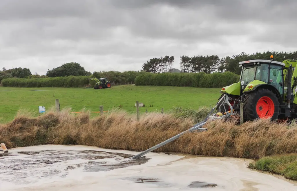 What Size Pond Stirrer do I Need? 4 Nevada PTO Stirrer in action with a green tractor