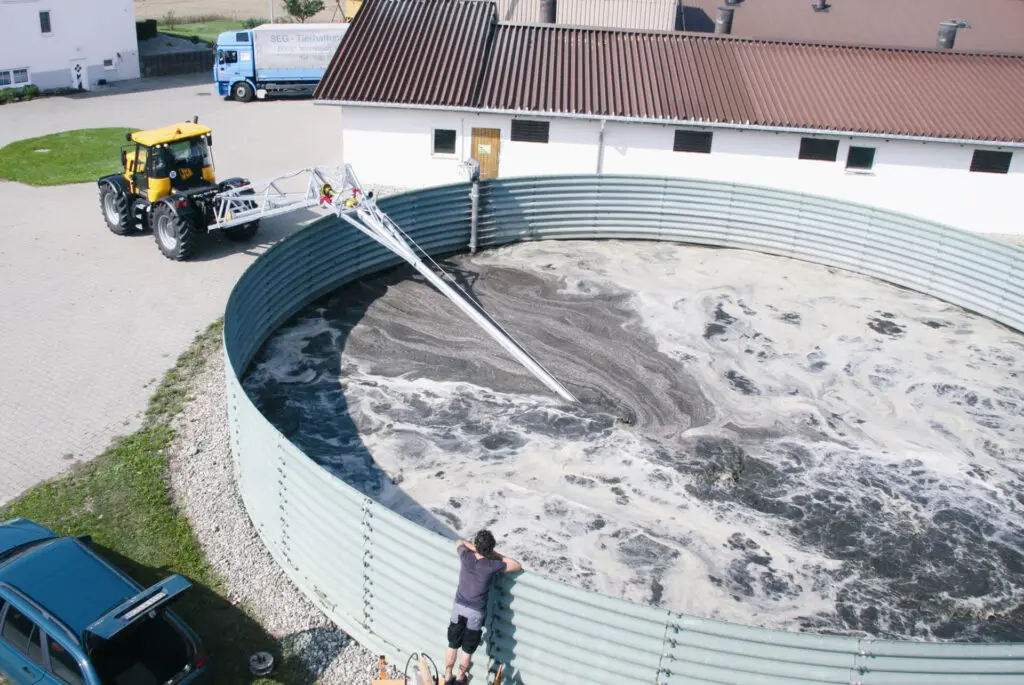Why PTO Stirrers are a Contractor's Best Friend 3 Stirring an above ground effluent tank with a nevada PTO Stirrer