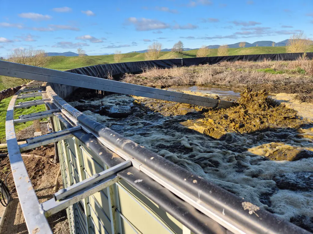 Why is it Important to Stir Effluent Storage? 3 Nevada TankStir 710 close up over the wall of a tank