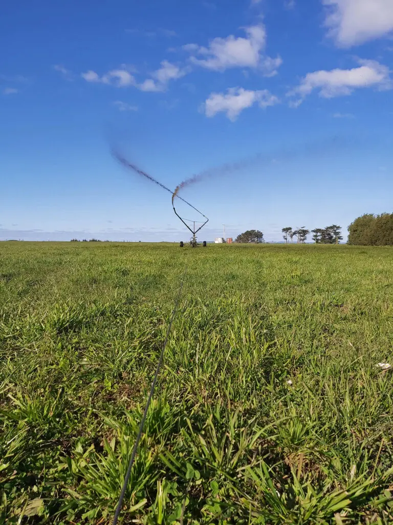What is the Most Efficient Way of Spreading Effluent? 1 Nevada Greenback Travelling Irrigator spr3eading effluent in a paddock