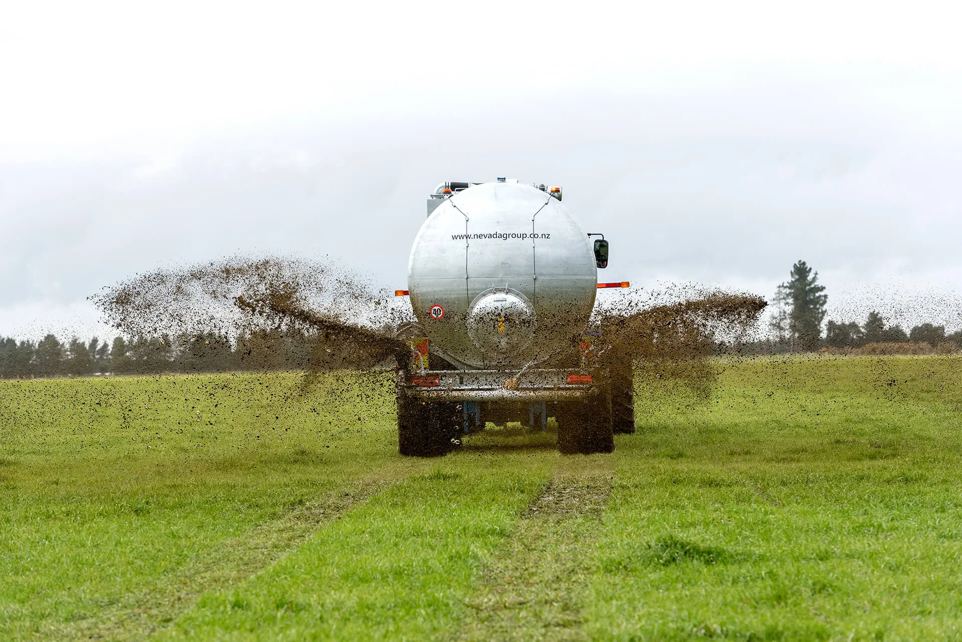 Dual Nevada RainWave™ spreading effluent with a Tridem Slurry Tanker