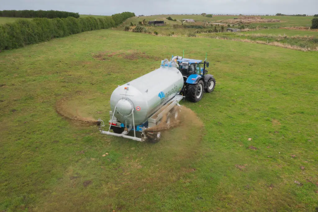 Slurry Tanker Buying Tips 1 Nevada Tridem Axle Slurry Tanker spreading effluent with dual RainWave applicators