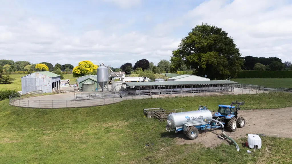On-Farm with John Charlton in Waikato 1 Nevada 10,000L Single Axle Slurry Tanker filling up from an under ground effluent tank infront of the cow shed