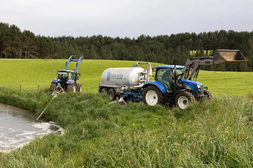 Why is a Slurry Tanker Your Best Option? 1 Nevada 10,000L Tandem Slurry Tanker filling and Nevada PTO TurboStir