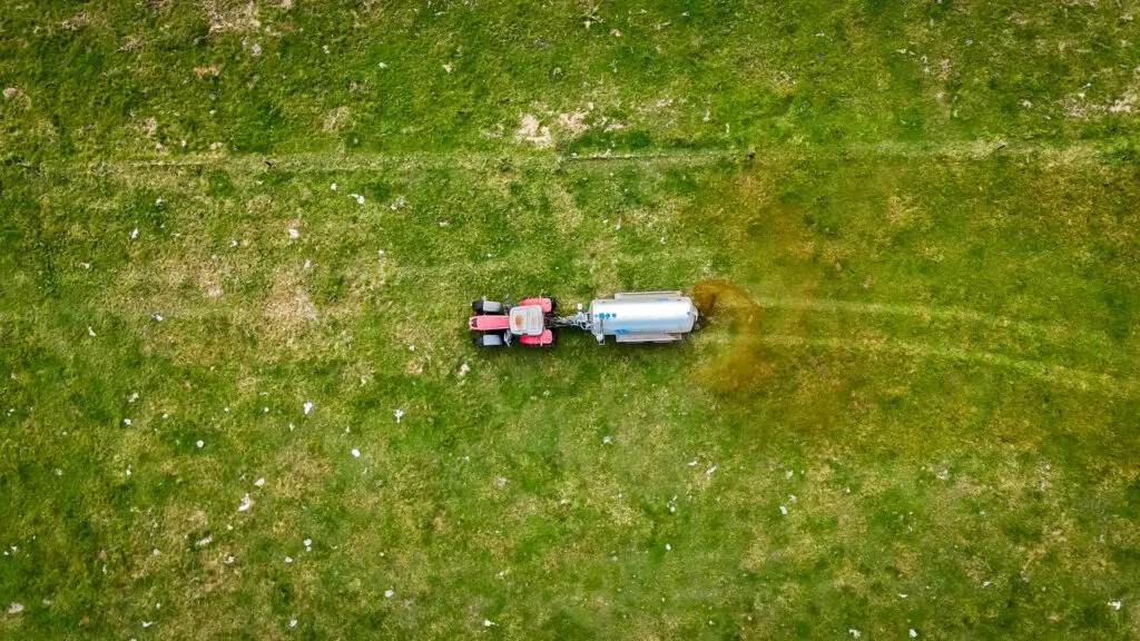 Is a Slurry Tanker More Efficient Than a PTO Pump System? 2 Nevada 12,800L Tandem Slurry Tanker spreading with RainWave