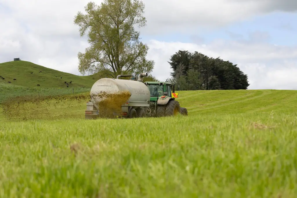 Is a Slurry Tanker More Efficient Than a PTO Pump System? 1 Nevada 12800L Tandem Slurry Tanker spreading with RainWave
