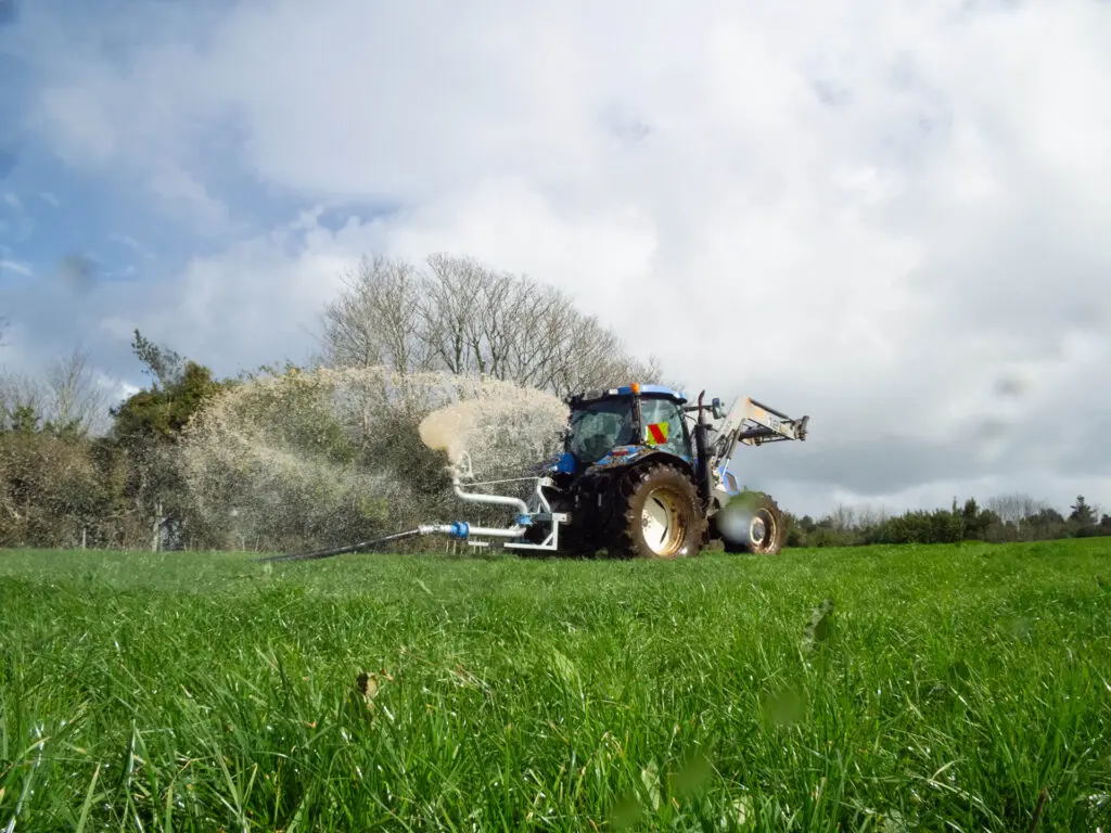 Slurry Tanker or Umbilical System? 1 Spreading effluent with a Nevada 3PL RainWave Drag Hose system
