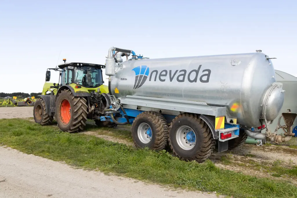 On Farm with Alan Coburn in South Taranaki 1 Nevada 12,800L Tandem Slurry Tanker