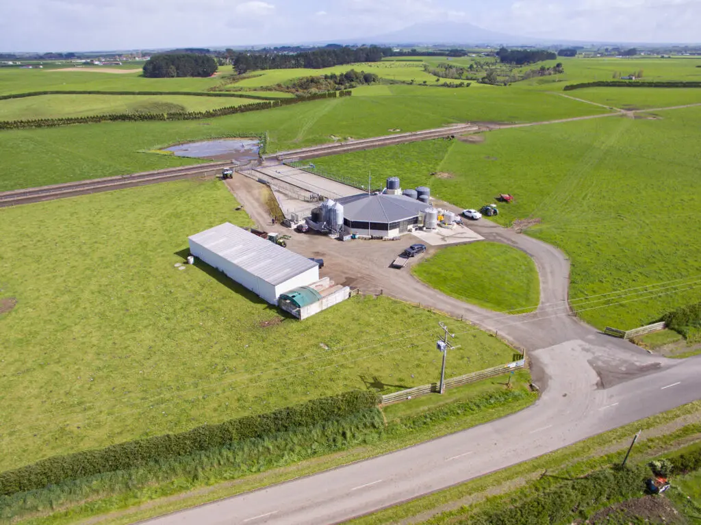 Effluent Compliance: What you need to know 2 Cameron Johnsontons dairy farm from the air