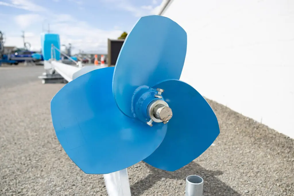 What Size Pond Stirrer do I Need? 2 Nevada EL7 Electric Stirrer Typhoon Propellor