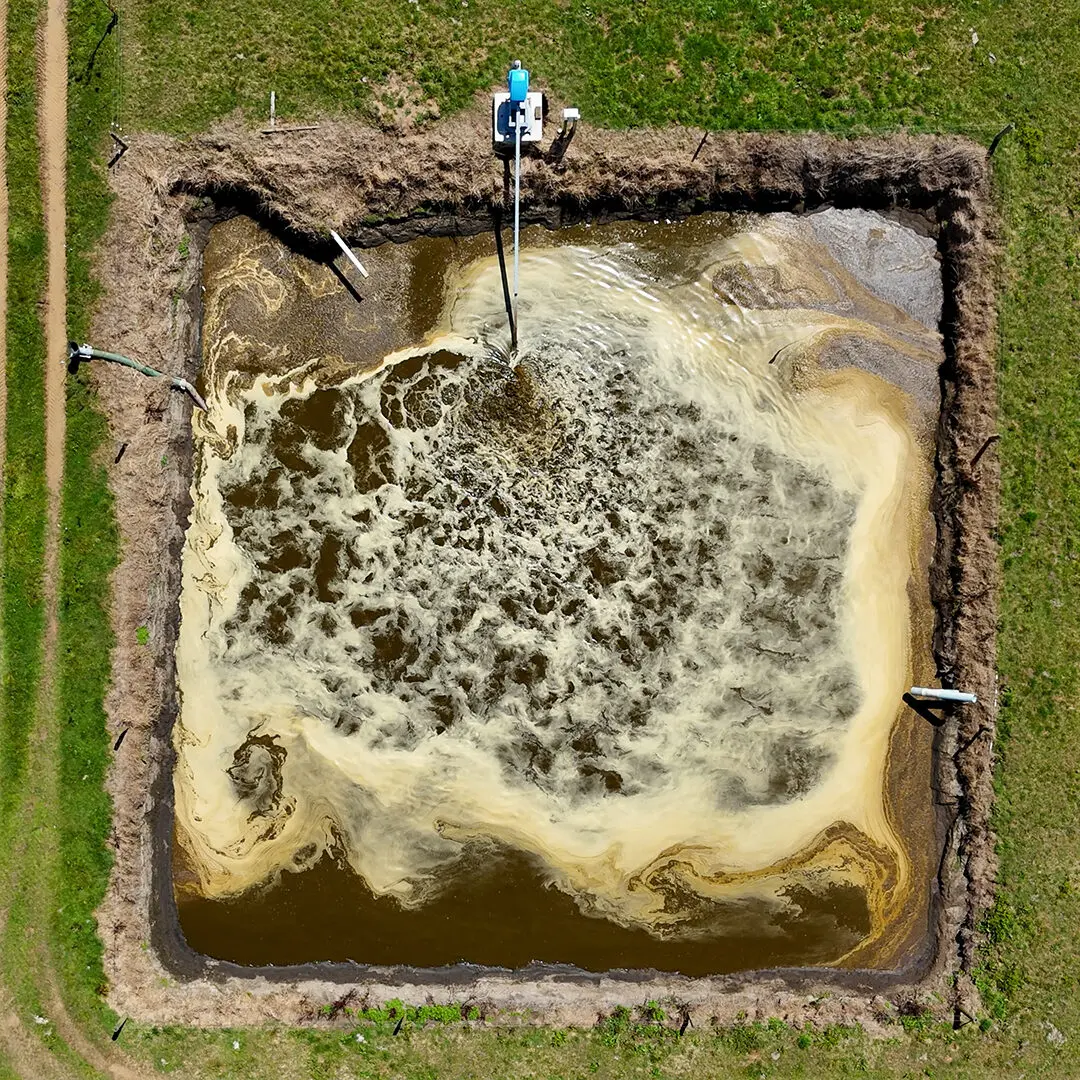 Why is it Important to Stir Effluent Storage? 2 Drone shot of a Nevada Electric ELZ915 Pond Stirrer in action