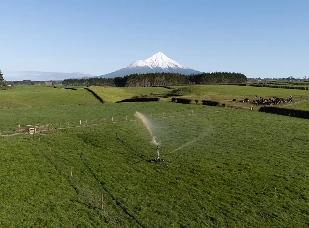 Effluent Application: The Way it Spreads Matters 1 Greenback Magnum Travelling Irrigator spreading effluent in a paddock with Taranaki Maunga in background