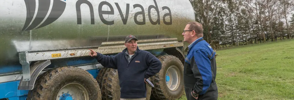Does Bruce Have NZ's Largest Slurry Tanker? 2 Bruce and Lloyd looking at his Nevada 37,000L Tridem Slurry Tanker