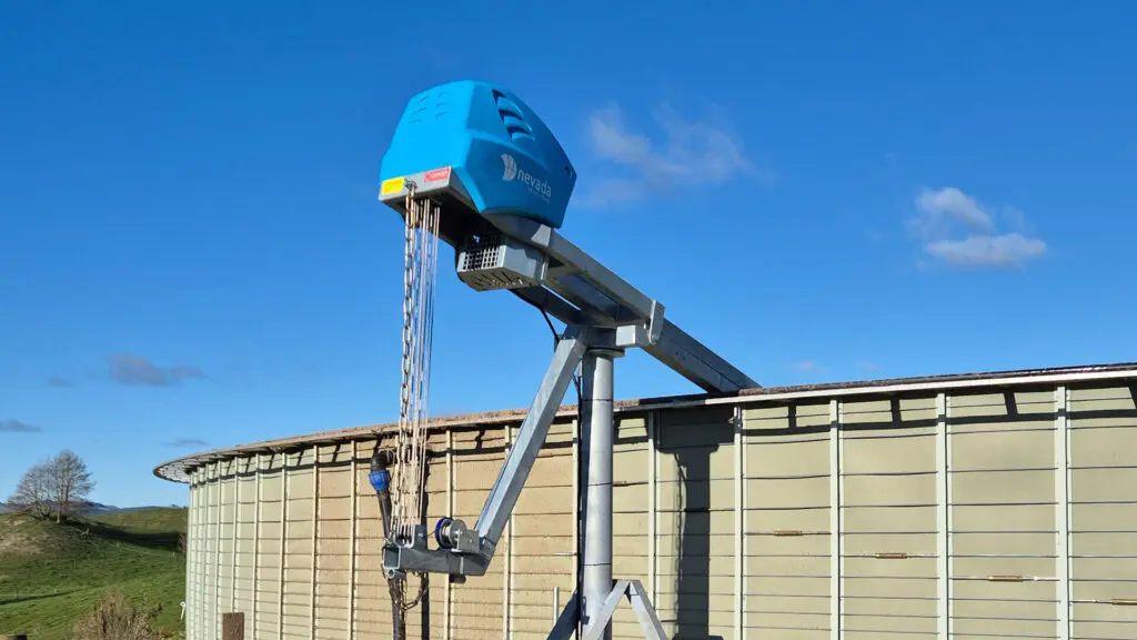 Top 3 Slurry Stirrers for Above Ground Tanks 2 Nevada TankStir 710 positioned at the side of an above ground effluent tank