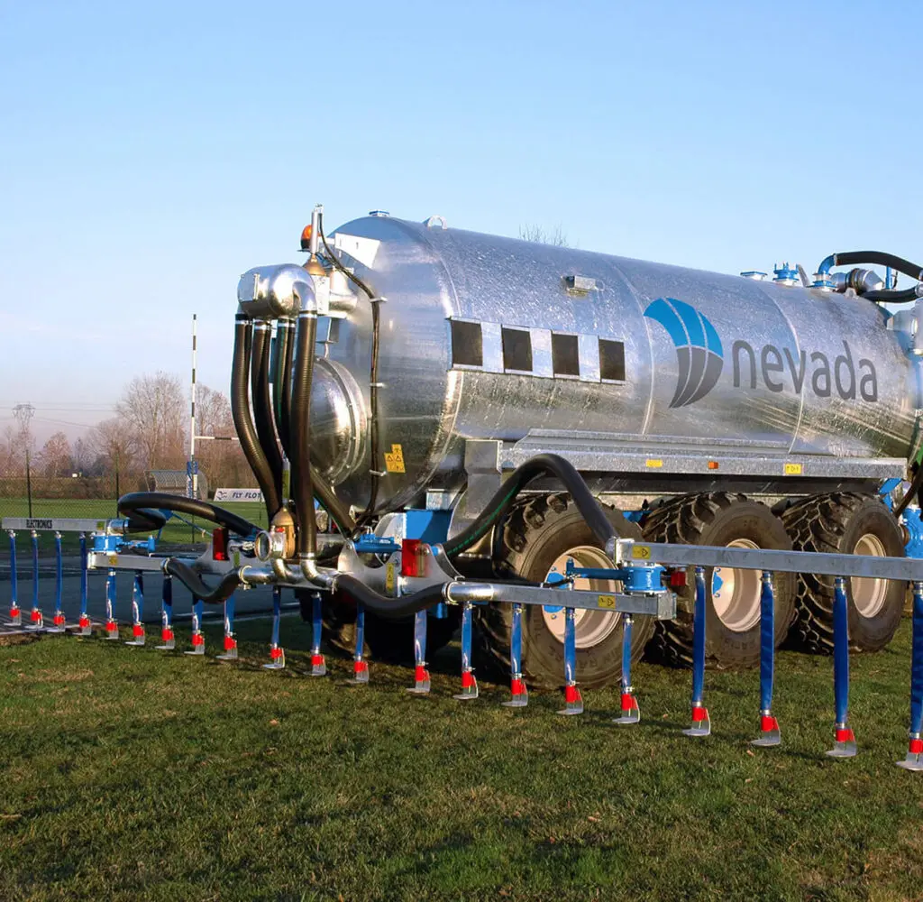 Nevada Disc Injector appicator on a Slurry Tanker