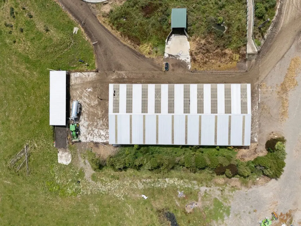 NZ Dairy Feed Pad and bunker with a Nevada Slurry Tanker filling up with effluent ready to spread