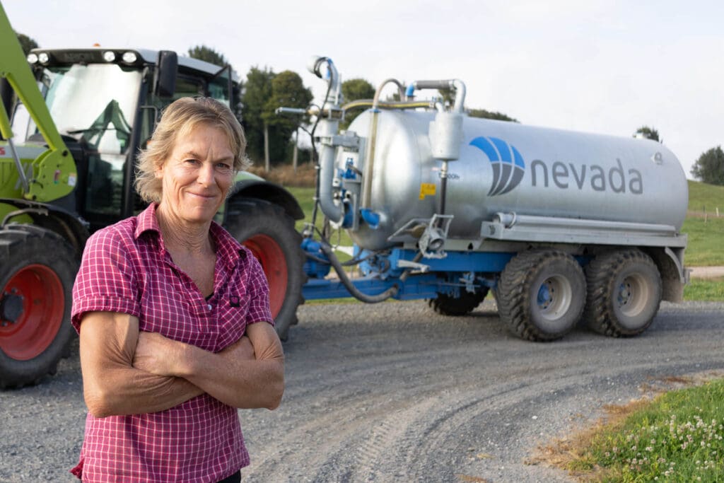 Liz standing proudly infront of her 12,800L Nevada Tandem Slurry Tanker