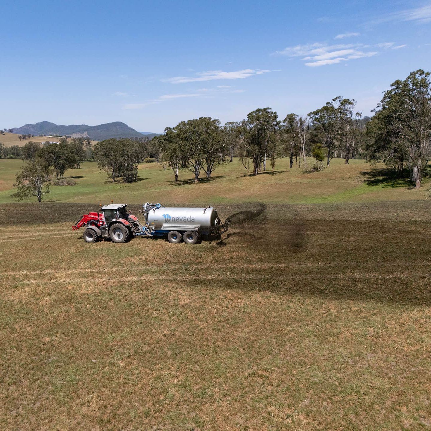 Raining Nutrients with a SlurryTanker 3 Nevada 16,500L Slurry Tanker spreading with a Duo RainWave applicator